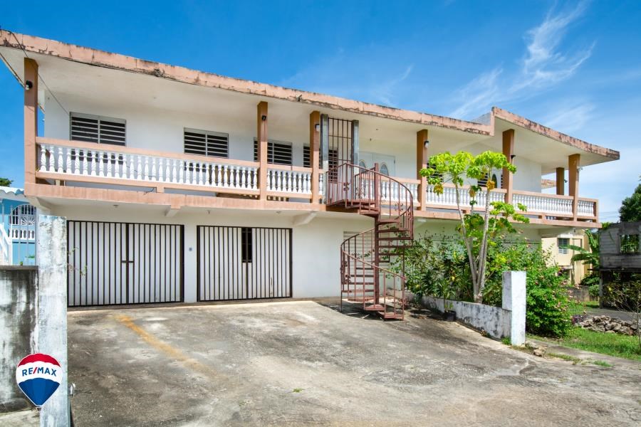 RE/MAX real estate, Puerto Rico, Vega Baja, Comfortable and spacious property with excellent location!