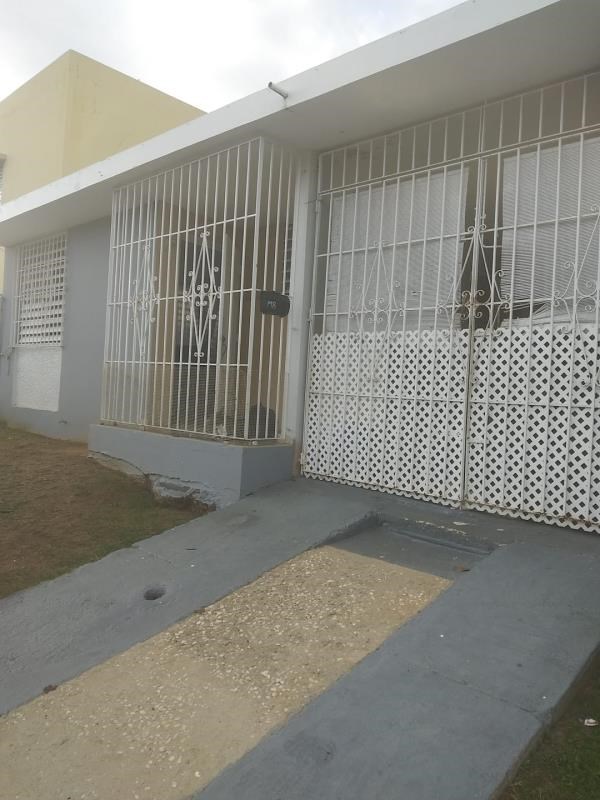 RE/MAX real estate, Puerto Rico, Ext Villa Los Santos I, Propiedad en Arecibo a Pasos de la UPR