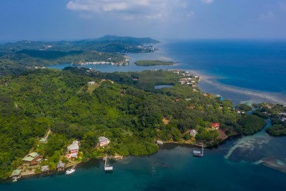 Jonesville Point RoadCastaway Cove - Roatan Honduras