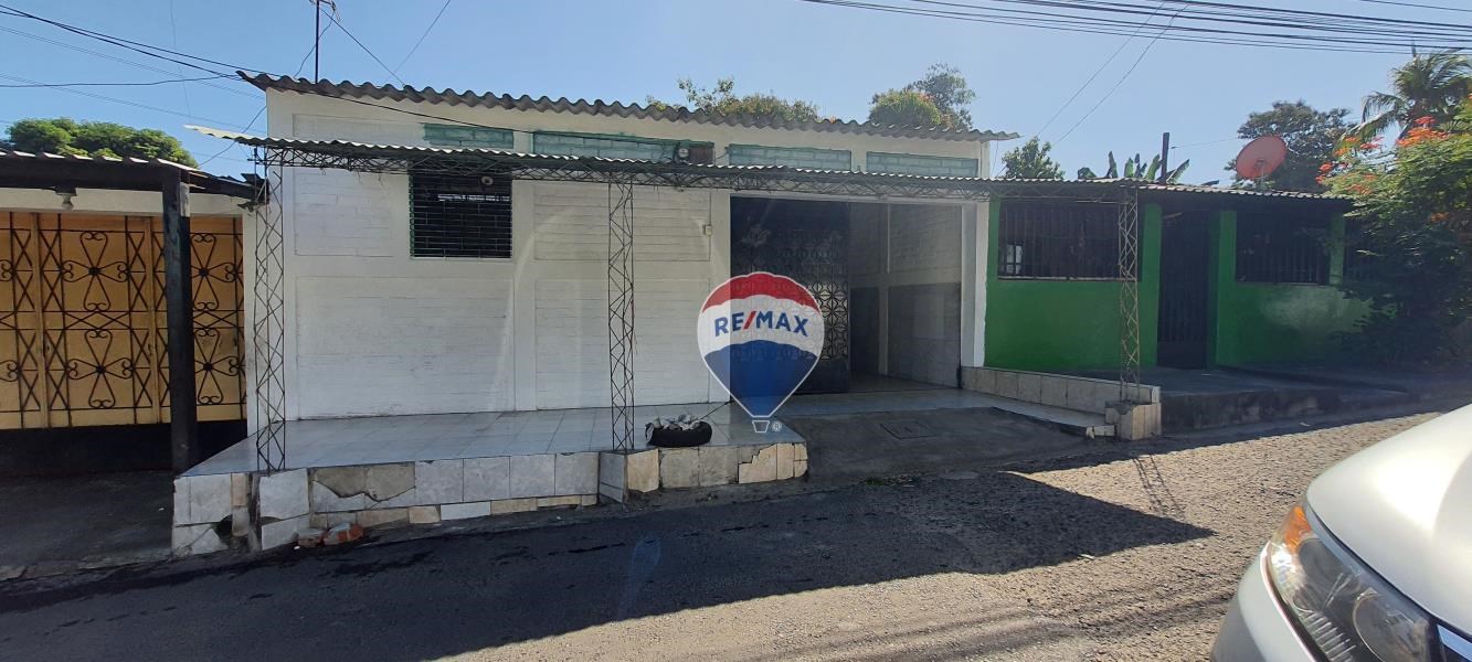 Large house to remodel in Quezaltepeque, very close to the Sitio del Niño highway