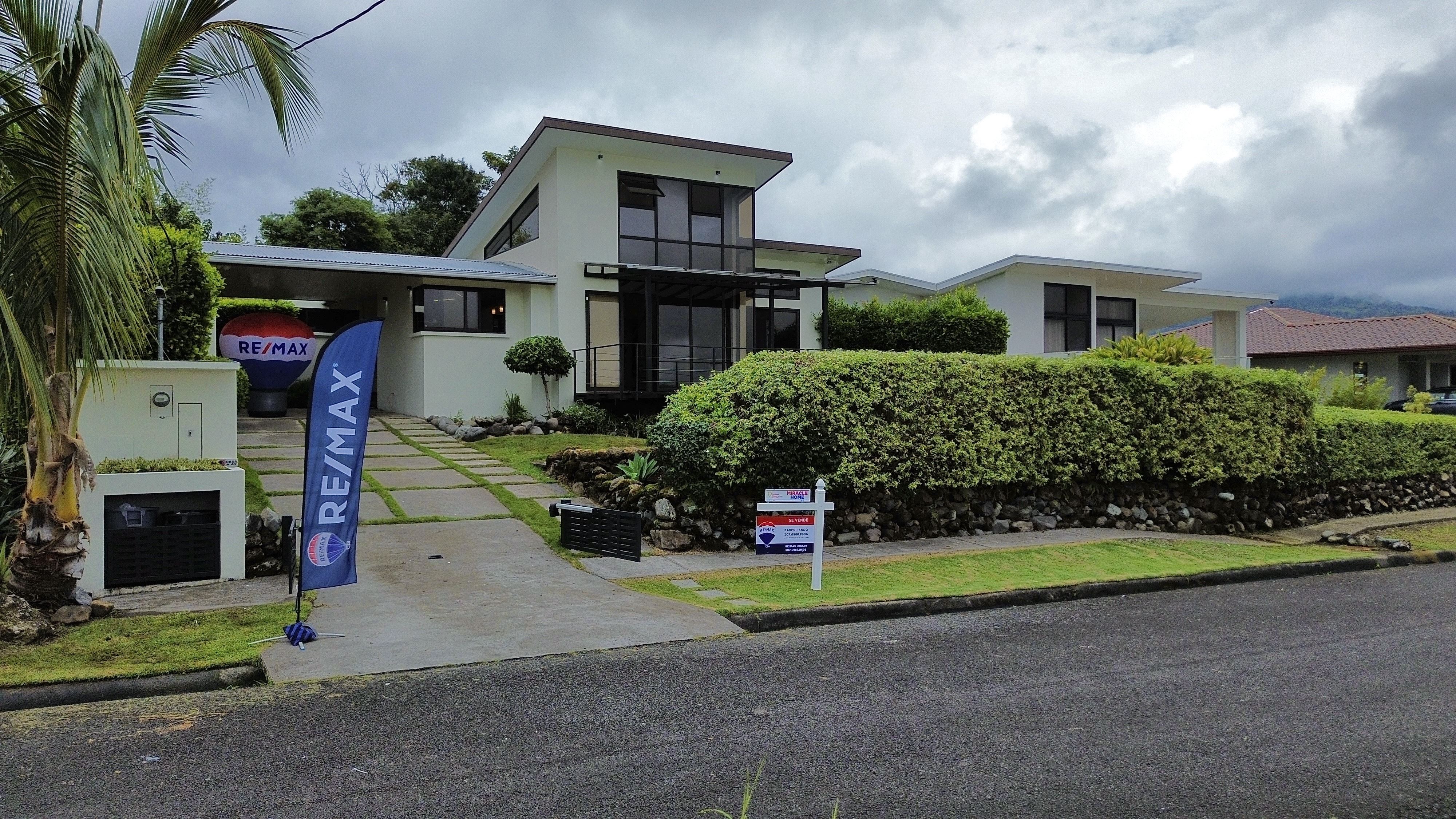 RENTAL BOQUETE  BOUGAINVILLEA ESTATES SPACIOUS 3 BEDROOM HOME