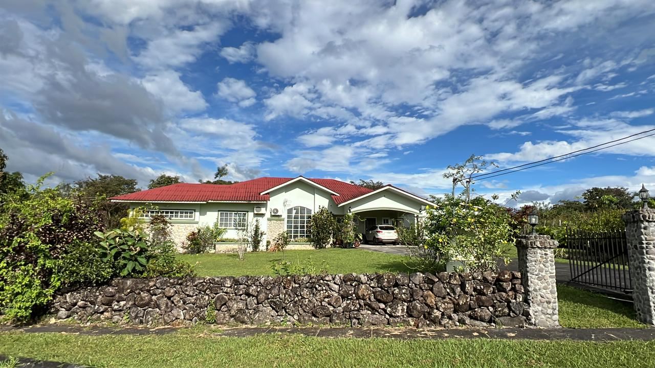 Charming home at Emerald Drive, El Francés, Boquete