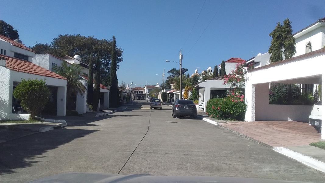 Exclusiva Casa en Residenciales Las Majaditas, con ubicación en Zona 10 de Mixco, Guatemala
