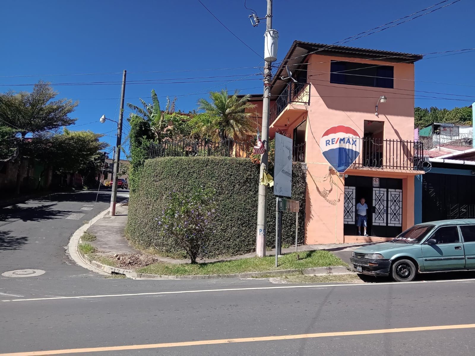 Casa de tres niveles en Finca la esperanza, Juayua, Sonsonate.