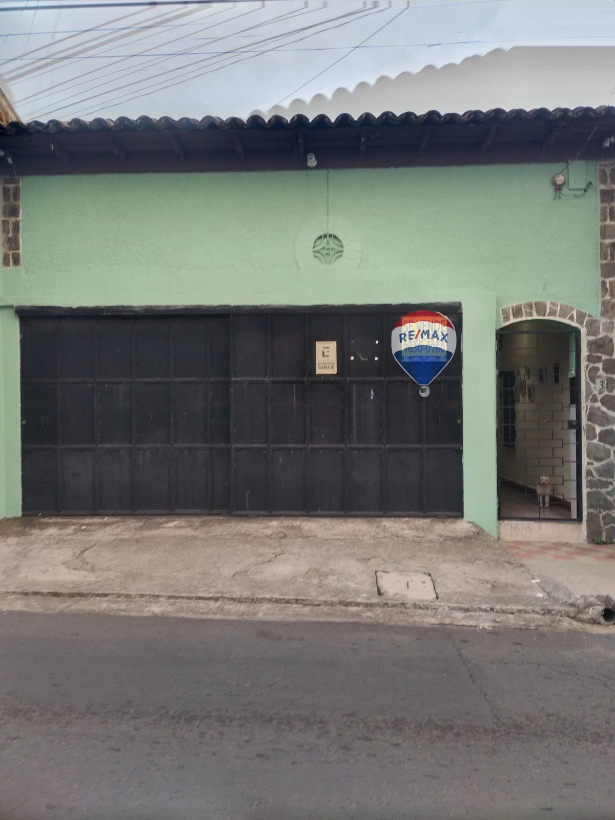 Casa en venta en novena calle poniente, barrio San Sebastián, Santa Ana, Santa Ana. 