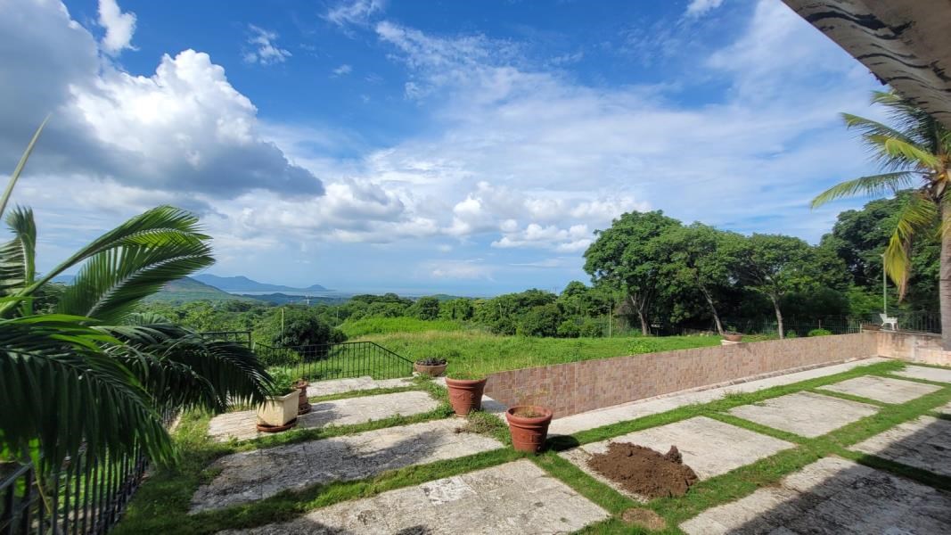 Remax real estate, Nicaragua, Managua, HOUSE WITH PLEASANT CLIMATE 