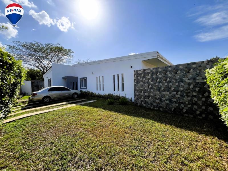Remax real estate, Nicaragua, Managua, Cozy house with modern design 