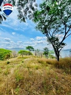 Remax real estate, Nicaragua, Masatepe, Lot with Spectacular Views of the Masaya Lagoon and the Santiago Volcano.