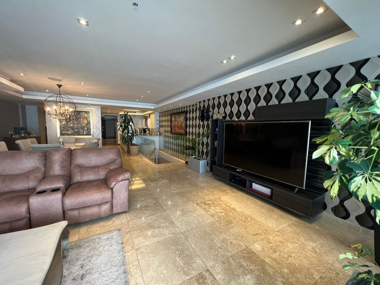 Remax real estate, Panama, Panama - Avenida Balboa, Luxury apartment for sale on Avenida Balboa (Cinta Costera)