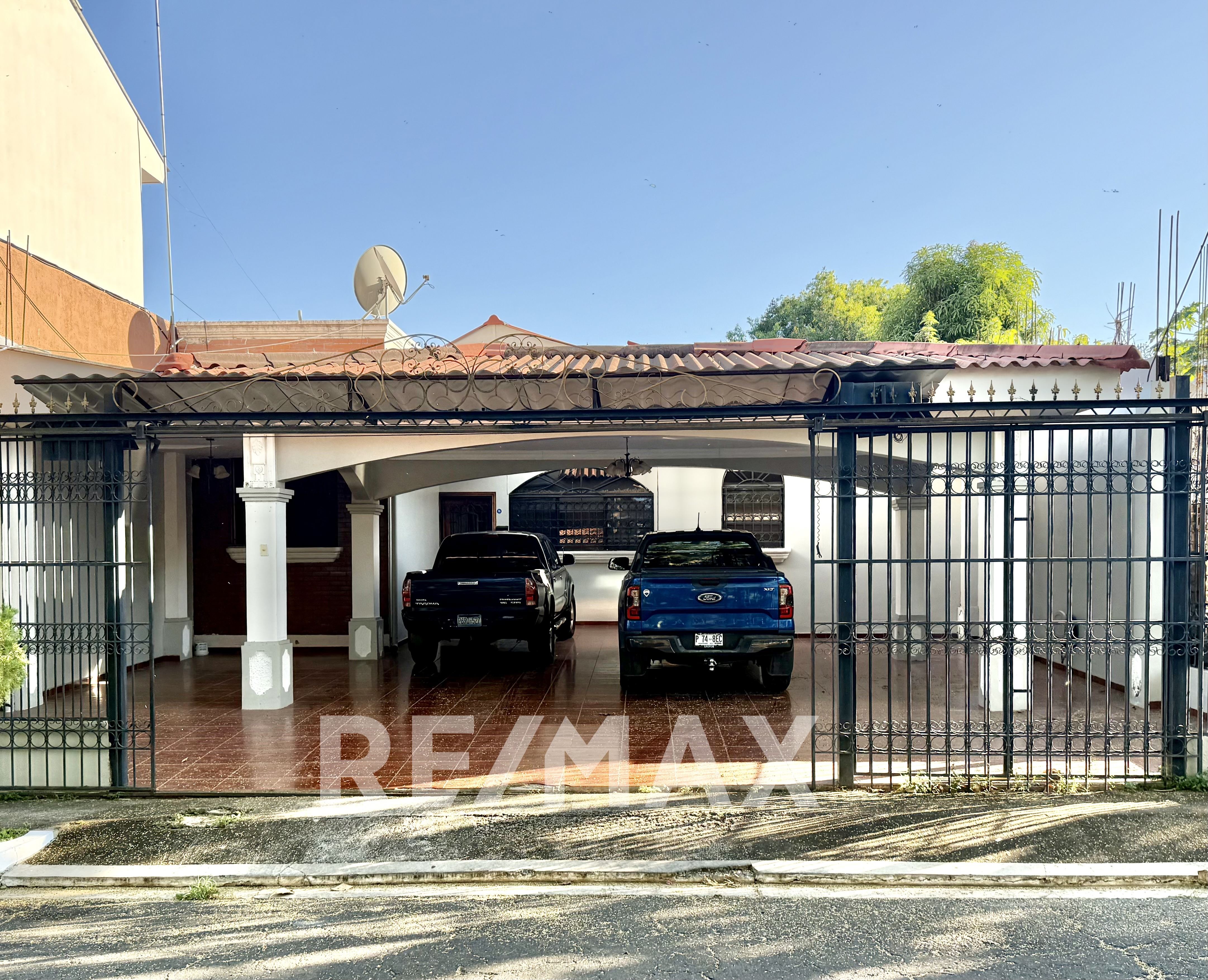  Stunning Dream Home for Sale in Riverside Park, San Miguel, El Salvador  | 480 m² (5,167 ft² / 685 varas²)