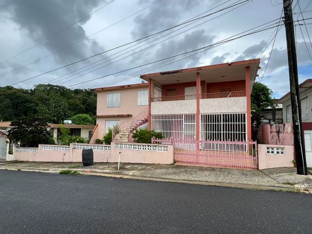 RE/MAX real estate, Puerto Rico, Barceloneta, Multi-Family Property 6 bedrooms/2 bathrooms