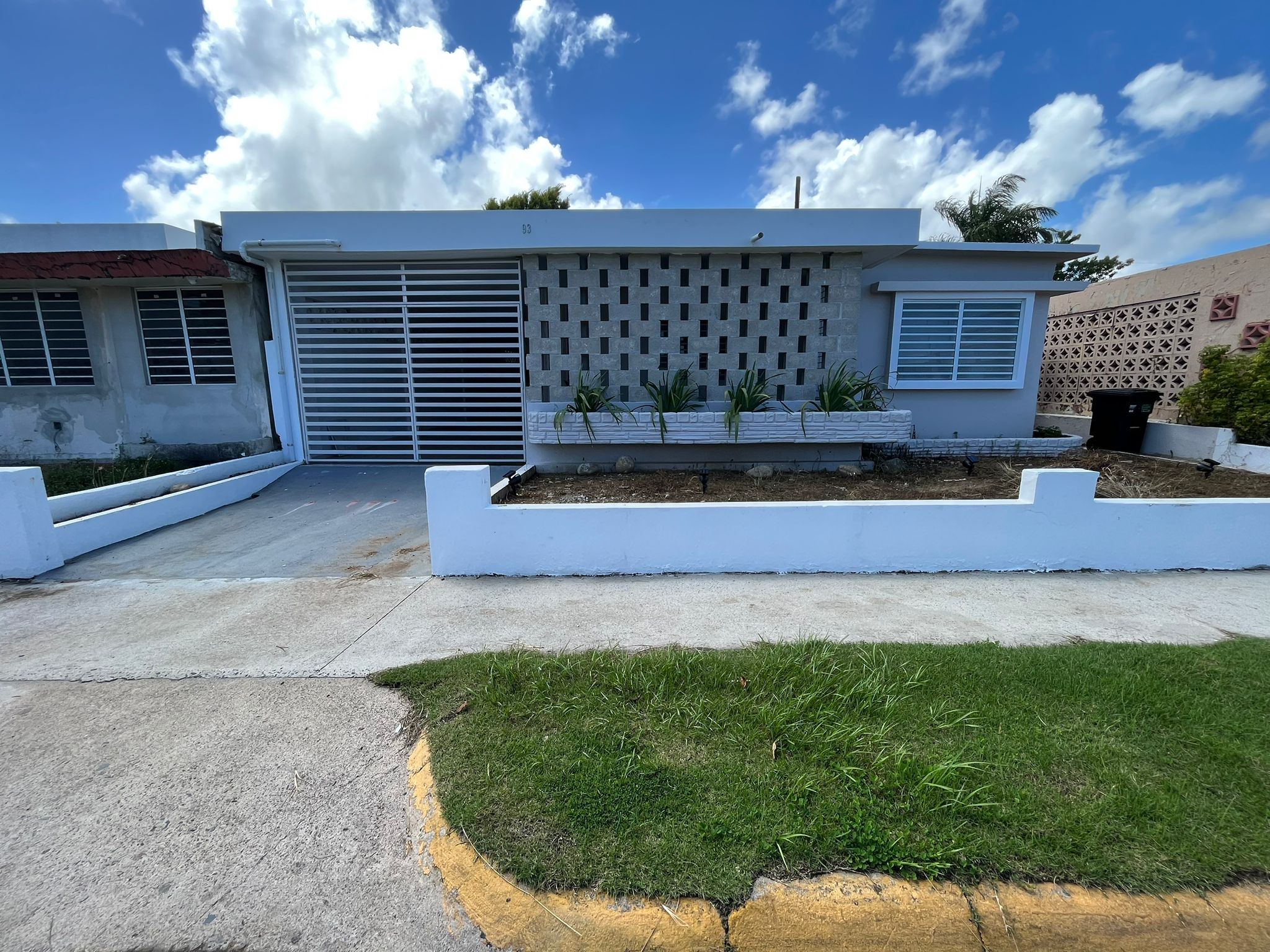 RE/MAX real estate, Puerto Rico, uRB Los Angeles, Multifamily with a 3-bedrooms, 1 bathroom, and two studio apartments