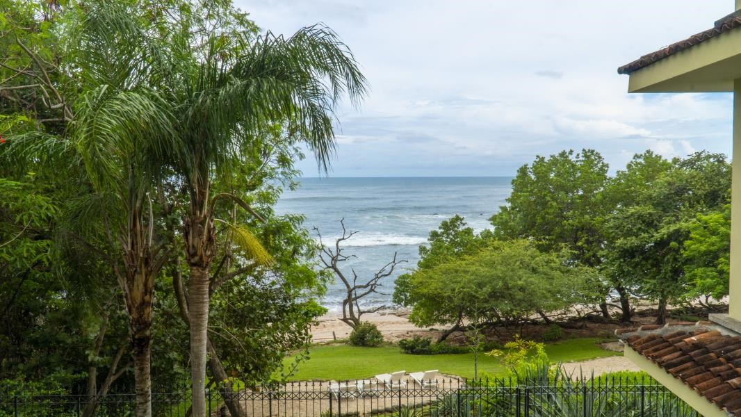 RE/MAX real estate, Costa Rica, Tamarindo, Beautiful Beachfront Condominium in Playa Langosta, Costa Rica 