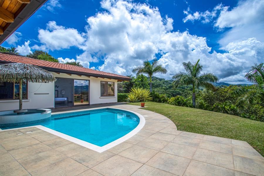 Remax real estate, Costa Rica, Atenas, Home with guest home and 3 rentals homes in Roca Verde