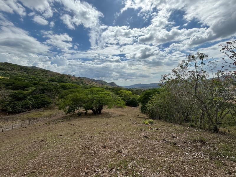 Picturesque lot with views of the Pacific and services available