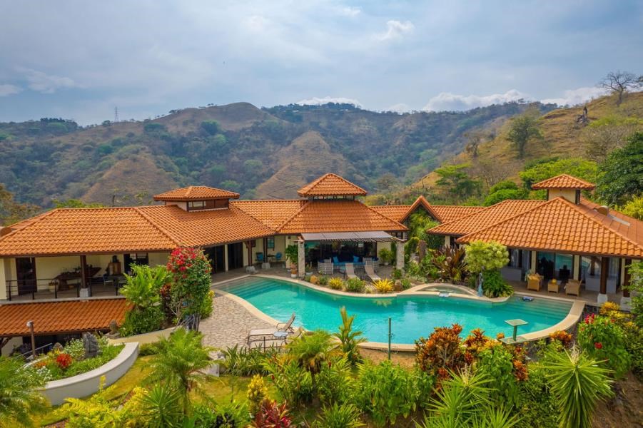 RE/MAX real estate, Costa Rica, Atenas, Architectural Masterpiece in Atenas is a Haven for Discerning Taste