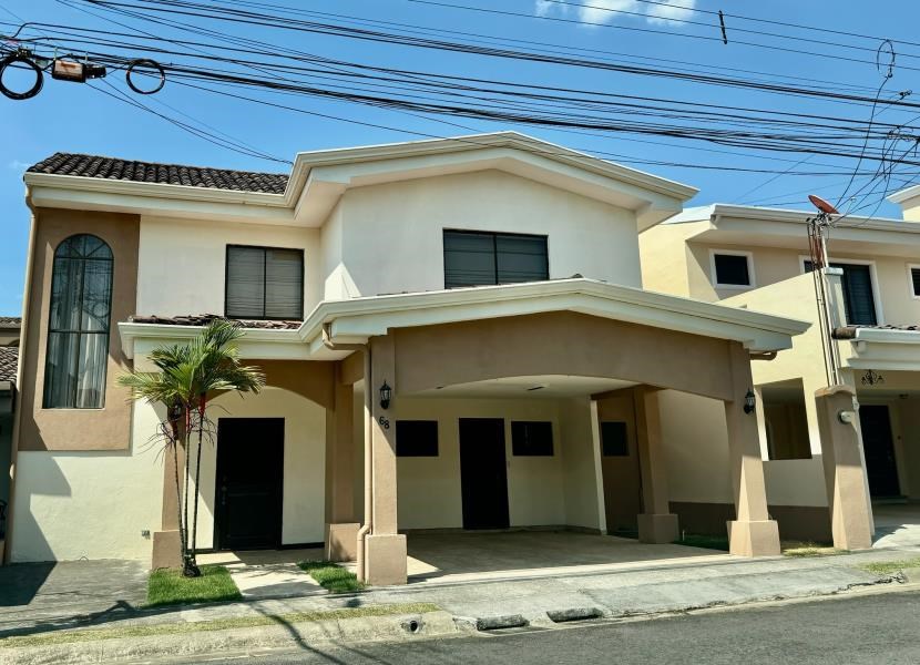 HOUSE FOR RENT in Heredia 