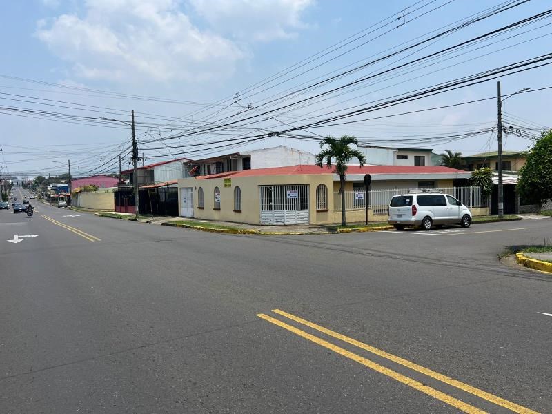 House at Tibas center towm, San José Costa Rica, for investment (MM)