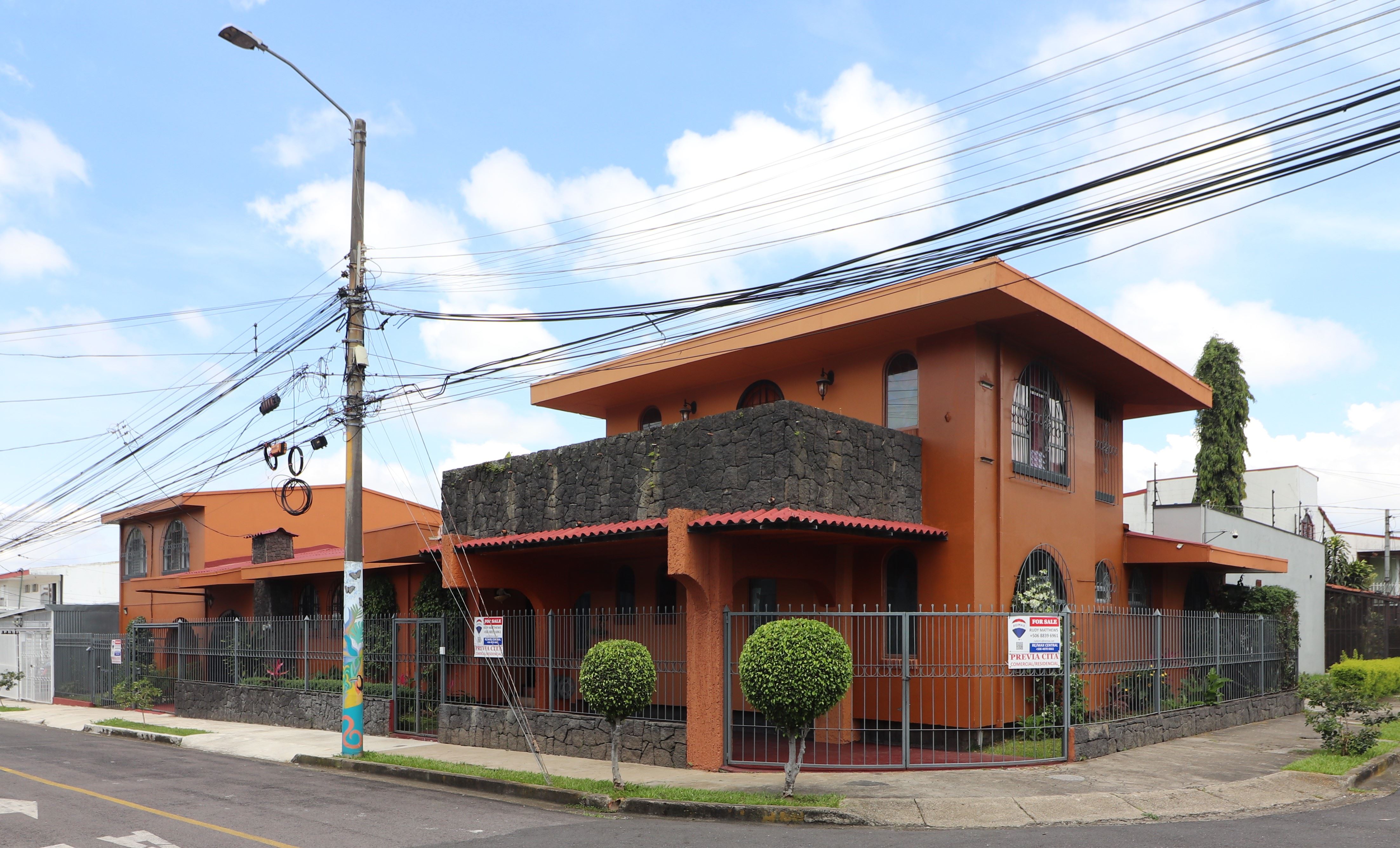 RE/MAX real estate, Costa Rica, Pavas, A “STUNNING” TWO HOME PROPERTY ZONED RESIDENTIAL OR COMMERCIAL