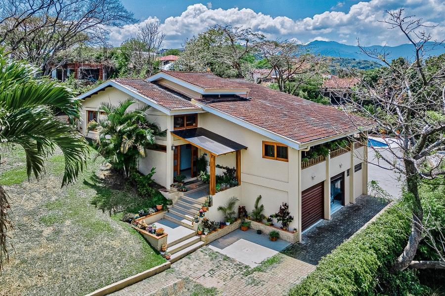 RE/MAX real estate, Costa Rica, Escazu, Casa Guanacaste Escazu home for sale with pool