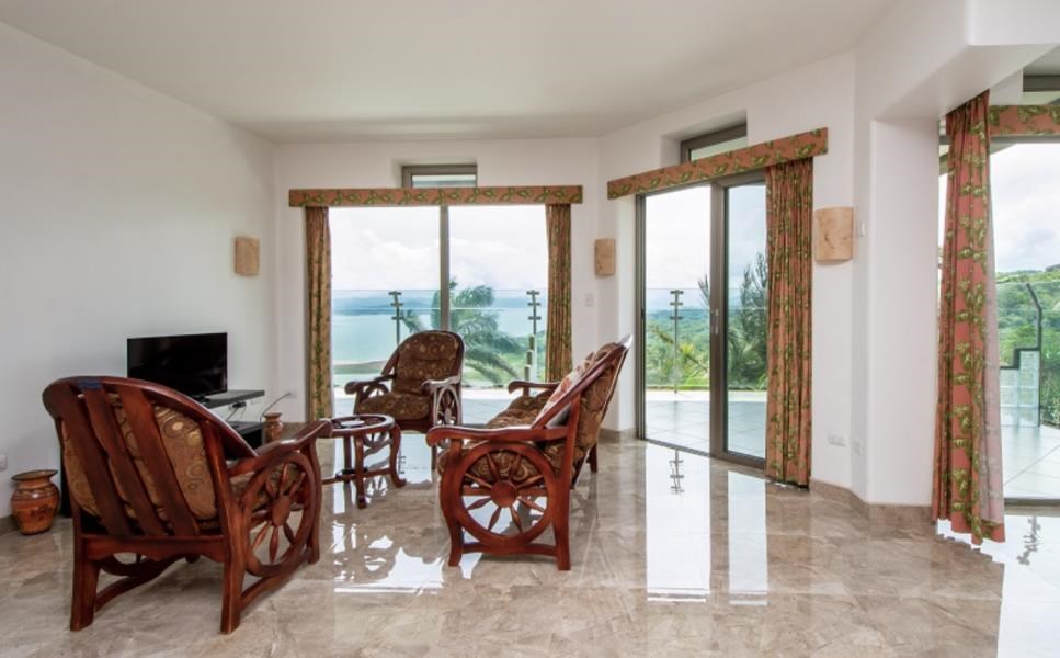 Lake Tilaran Mountain View Condo with Amazing Views, 2 bedroom 2 bathroom, near Arenal and Tenorio Volcanoes