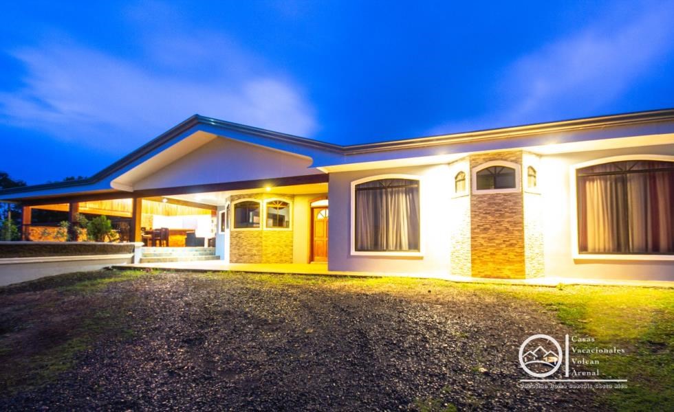 Luxurious Spanish-Style Villa in Los Ángeles de La Fortuna, San Carlos: Your Oasis in the Heart of Costa Rica