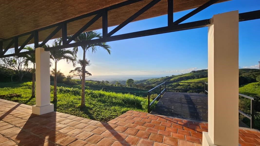  Country Villa with Spectacular Views near Tilaran, Costa Rica and Lake Arenal