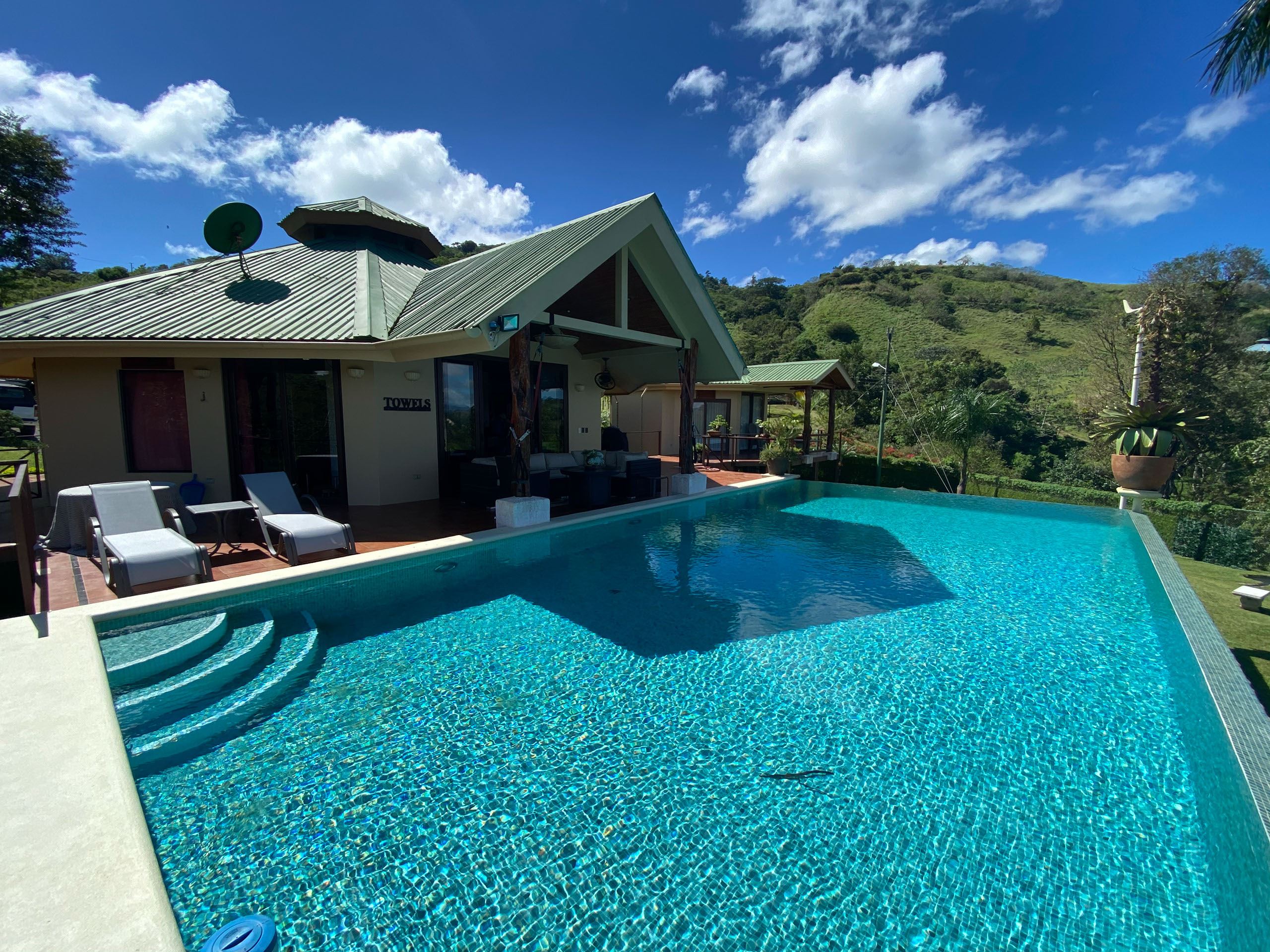 LUXURY MOUNTAIN VILLA AT LAKE ARENAL FOR SALE WITH SPECTACULAR VIEW OF Lake Arenal