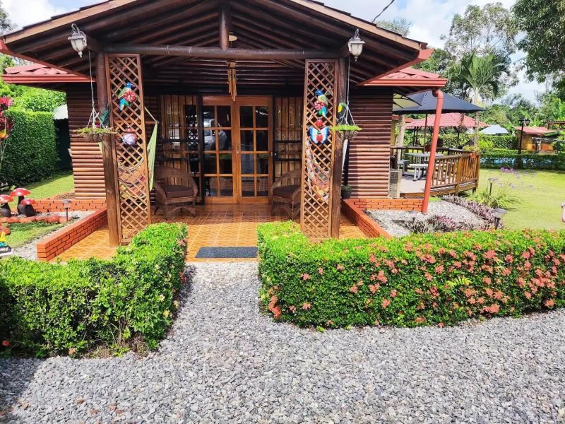 Near la Fortuna, Tropical Retreat in San Isidro de Chachagua: Your Oasis in Costa Rica