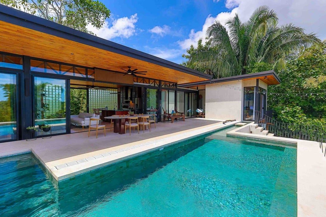 RE/MAX real estate, Costa Rica, Quepos, Luxury Modern Villa on a Hilltop with Ocean Views and Infinity Pool