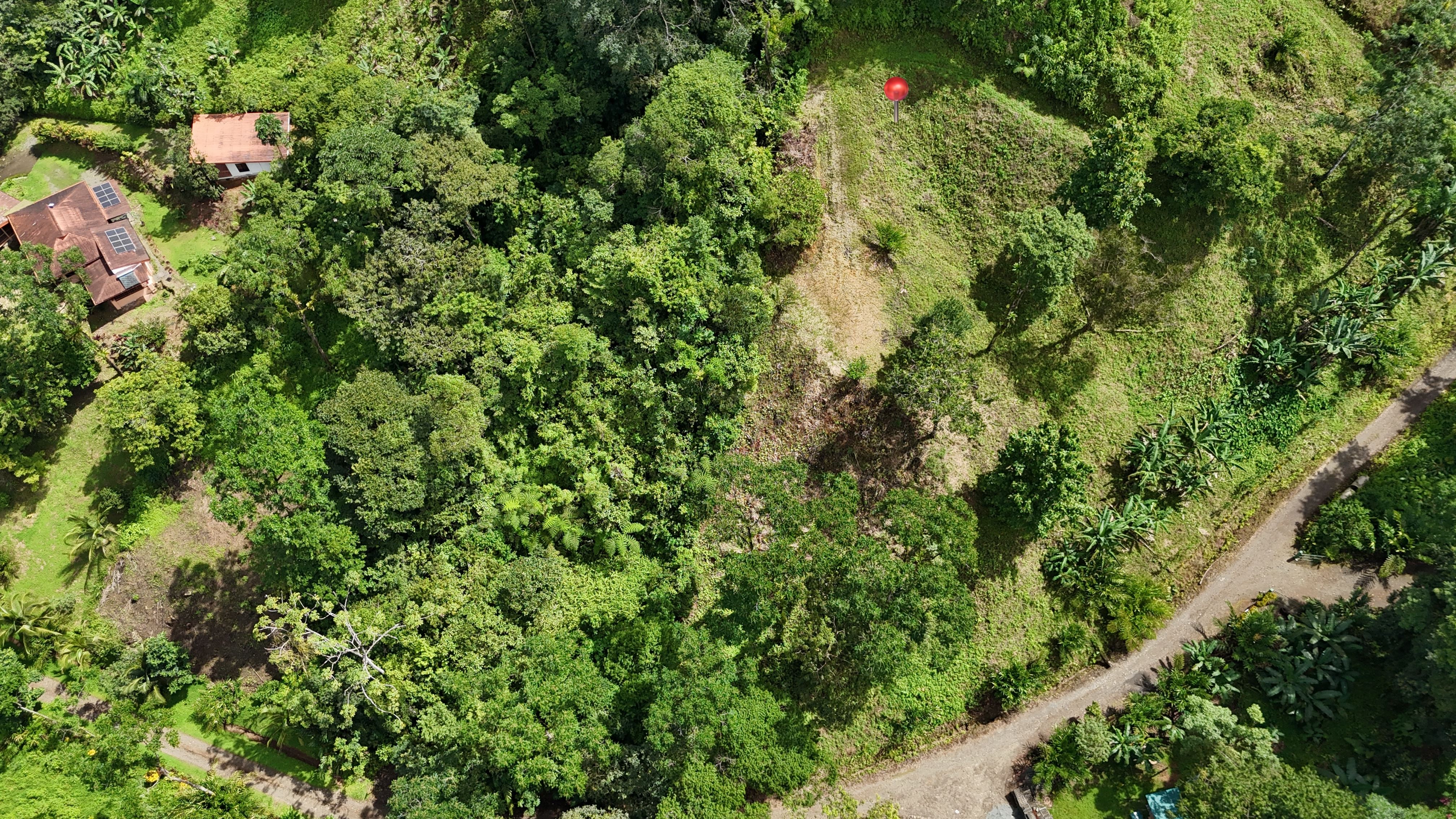 RE/MAX real estate, Costa Rica, Quepos, For sale - 0.7 acres of land with a flat platform ready for construction in the mountains with views of waterfall