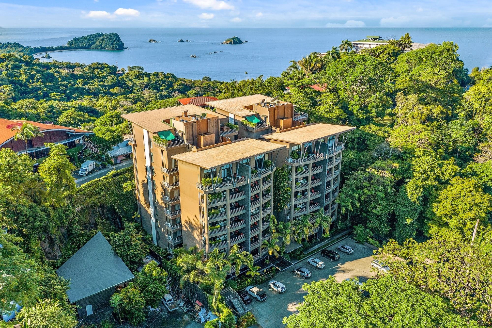 RE/MAX real estate, Costa Rica, Quepos, Luxurious Oceanview Suite in the Prestigious Resort - Los Altos (Room 17A)