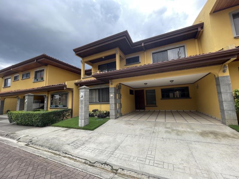 Remax real estate, Costa Rica, Tibas, For Sale, 3 Bedroom House with Office in Condominium in Tibás