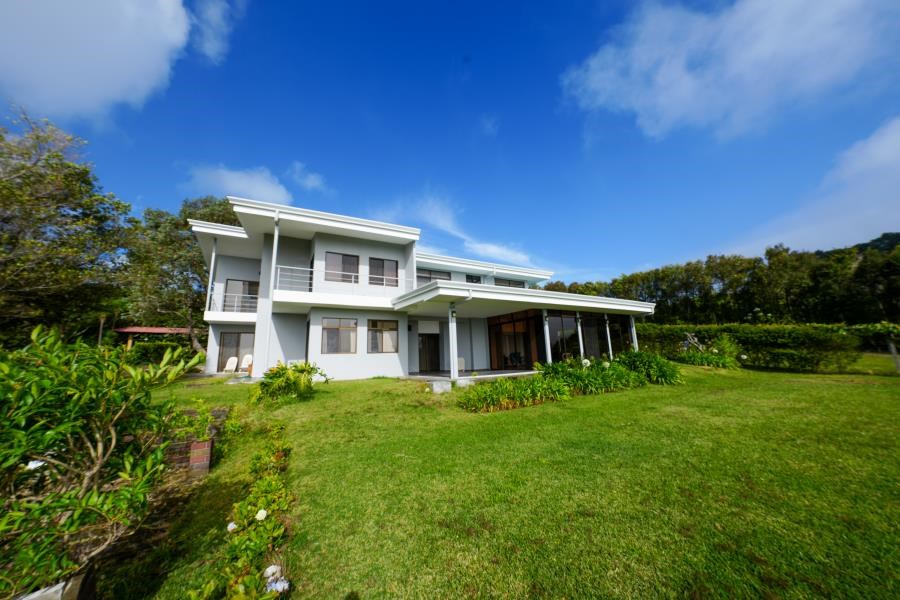 RE/MAX real estate, Costa Rica, San Rafael, Confy Mountain House of 2448 m2, 8 BedR, 5.5 BathR - Luxury Real Estate in Costa Rica - Multi Family Home